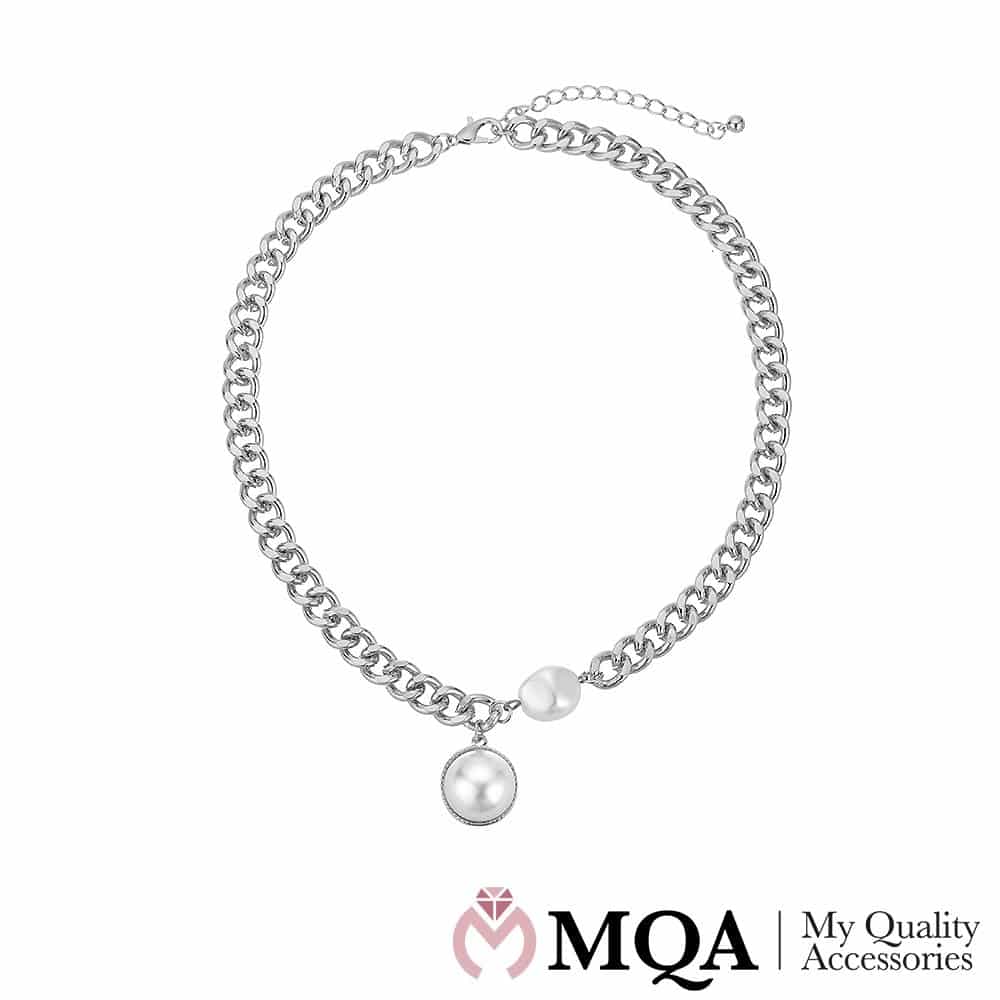 Sølvfarget halskjede