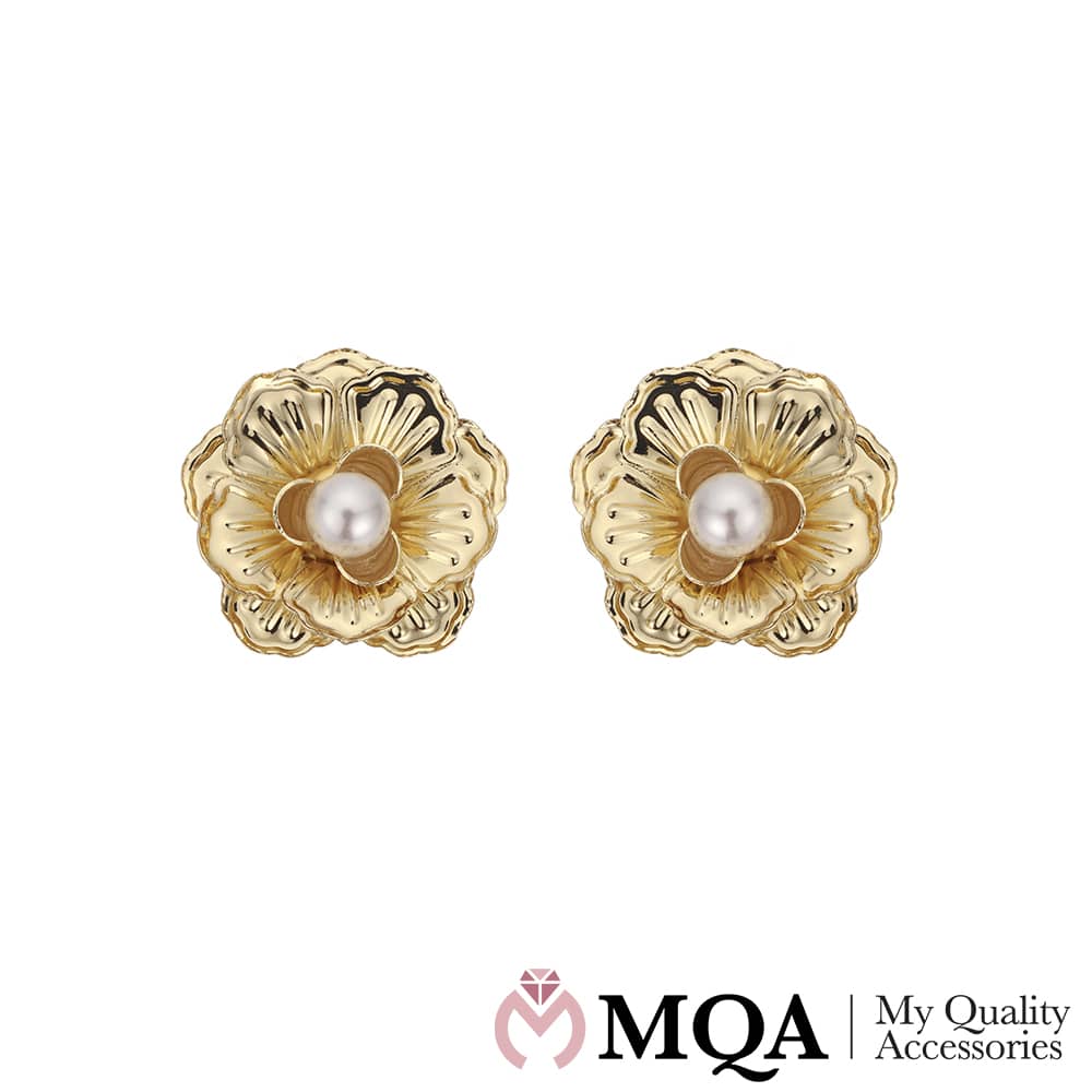 Øredobber med blomst og liten perle