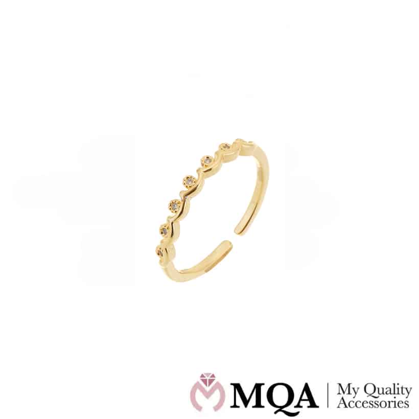 Ring, gullfarget med en rekke flotte steiner