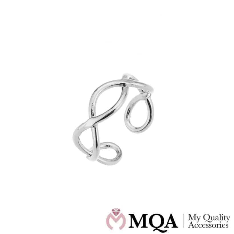 Ring sølvfarget med abstrakt vridd design