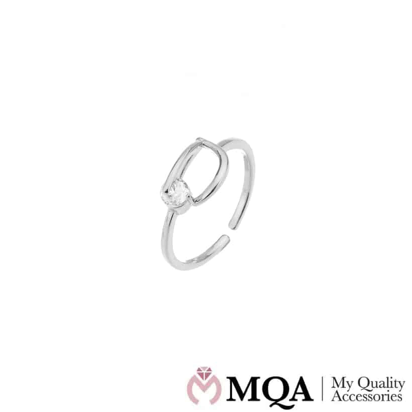 Ring elegant og minimalistisk design med liten glitrende stein