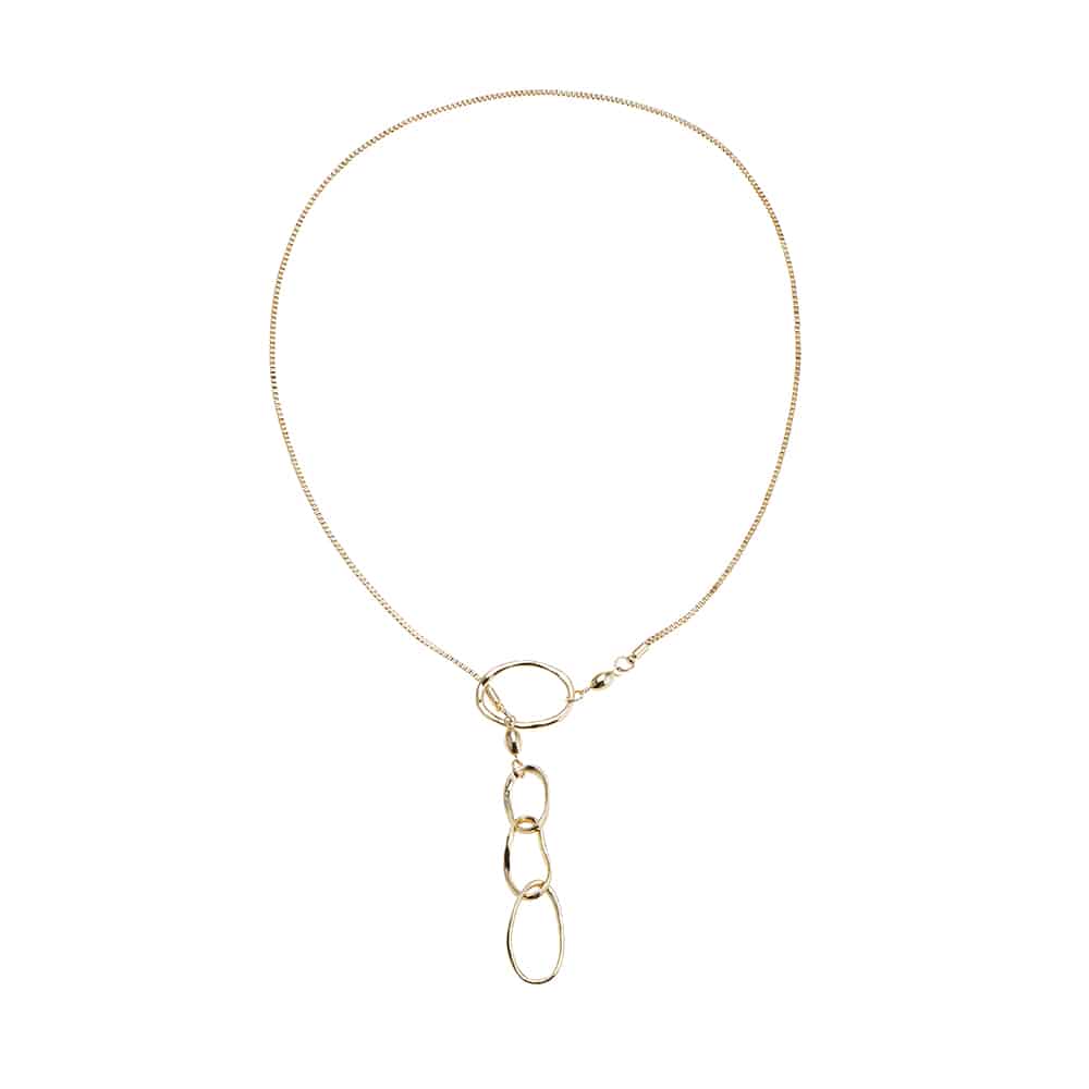 Halskjede med ringer som anheng