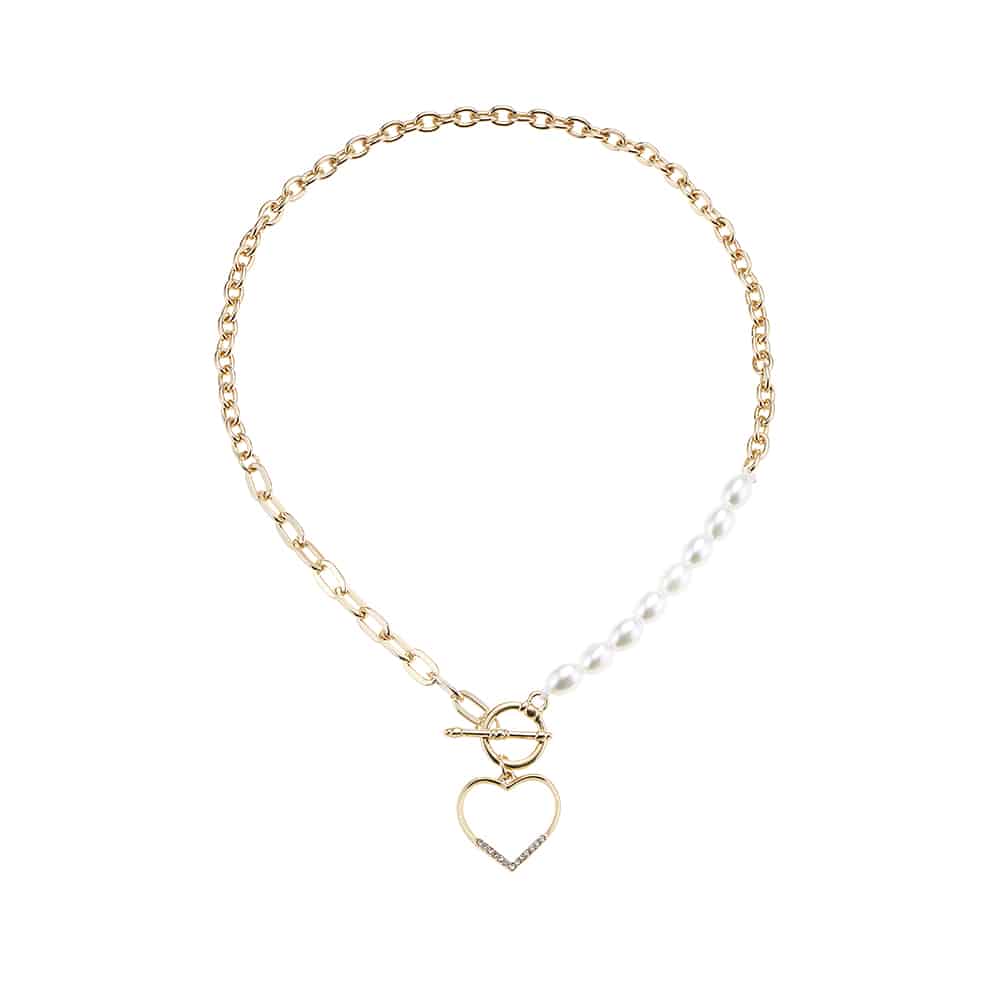 Halskjede, gullfarget med små perler, hjerteanheng, toggle-lås