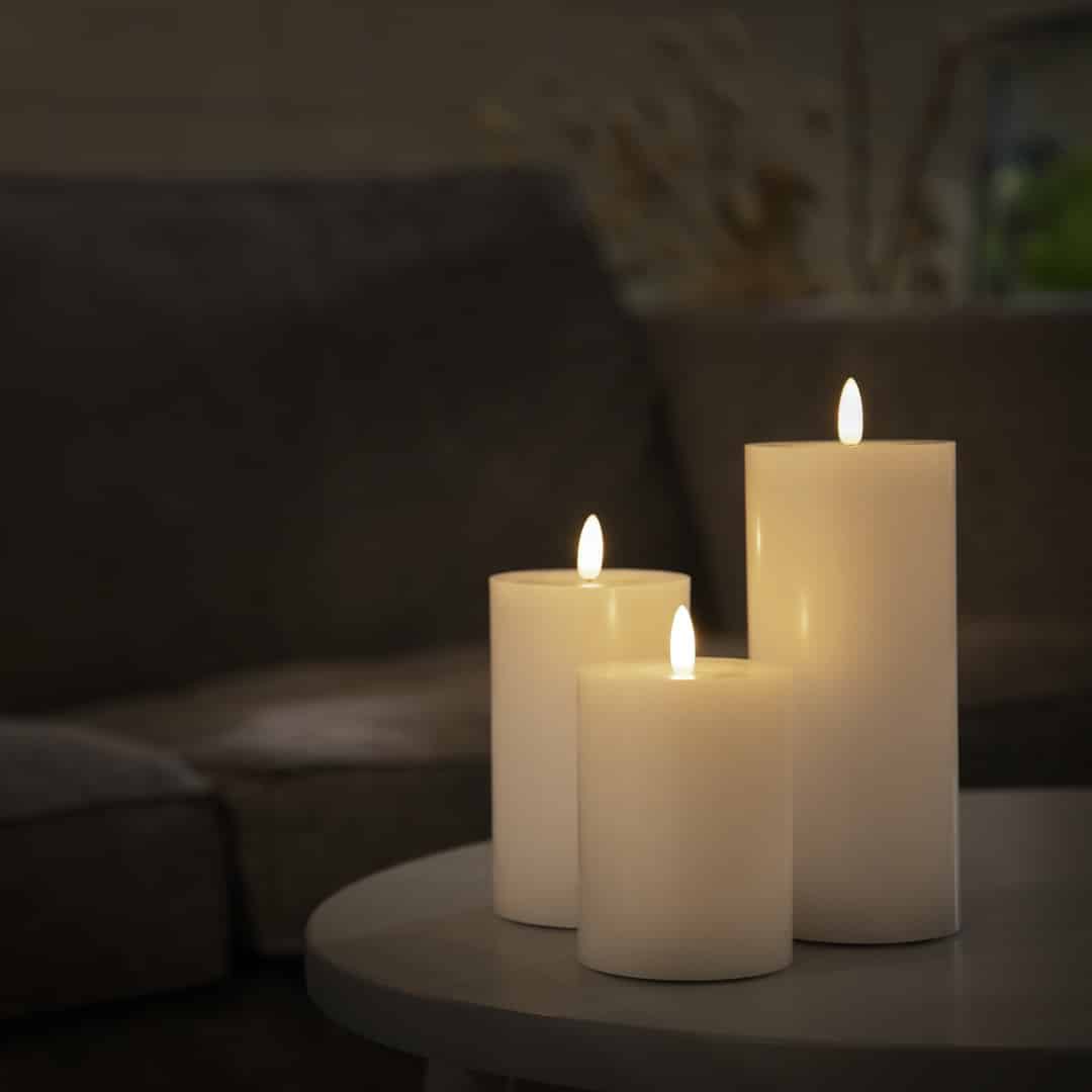 LED stearinlys - 1 stk. - ø5 x 20 cm - m/3D flamme - (flere farger)