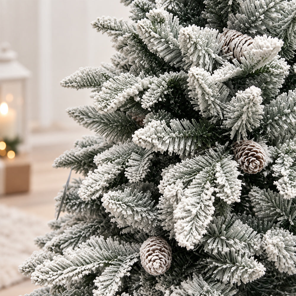 Nordic Snow juletre – snødekket med kongler – 150, 180 og 210 cm