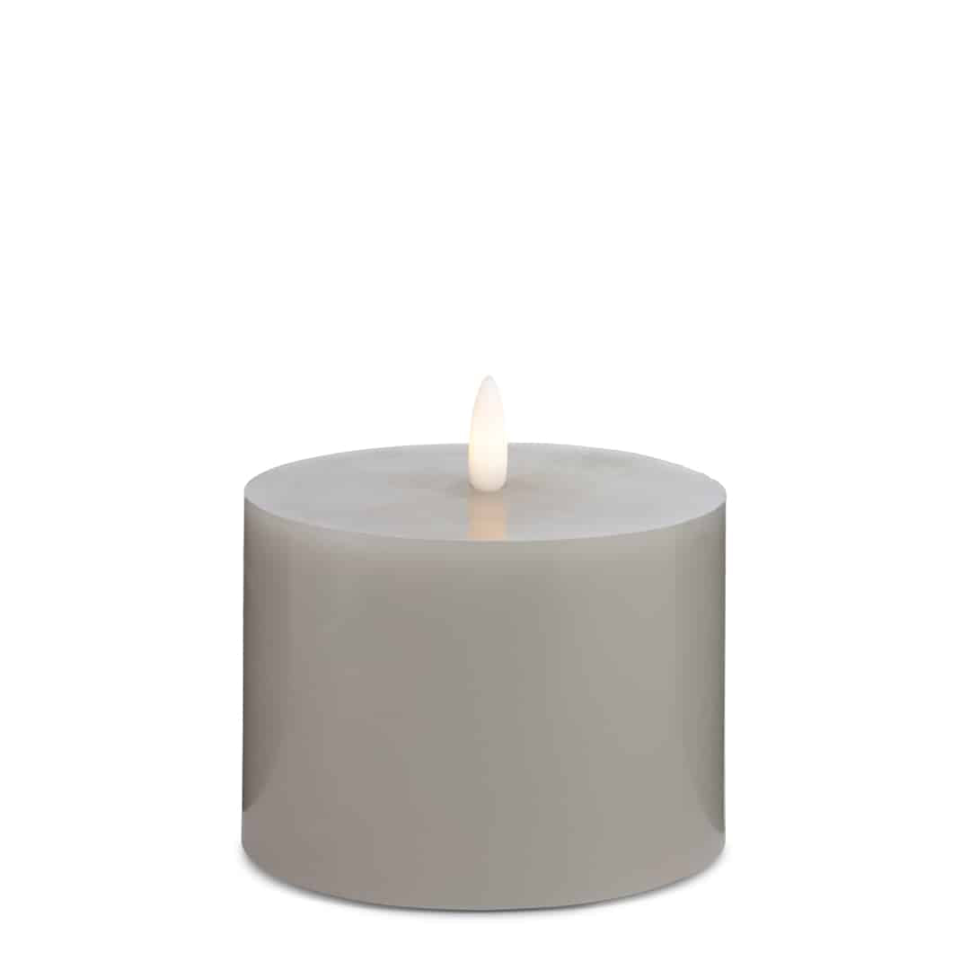 LED stearinlys - 1 stk. - ø10 x 10 cm - m/3D flamme - (flere farger)
