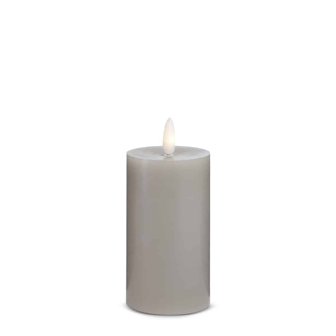 LED stearinlys - 1 stk. - ø5 x 12,5 cm - m/3D flamme - (flere farger)