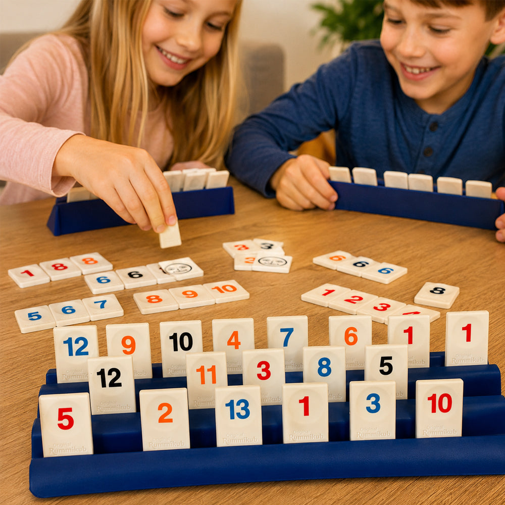 Rummikub – klassisk familiespill med tall, taktikk og strategi for 2–4 spillere