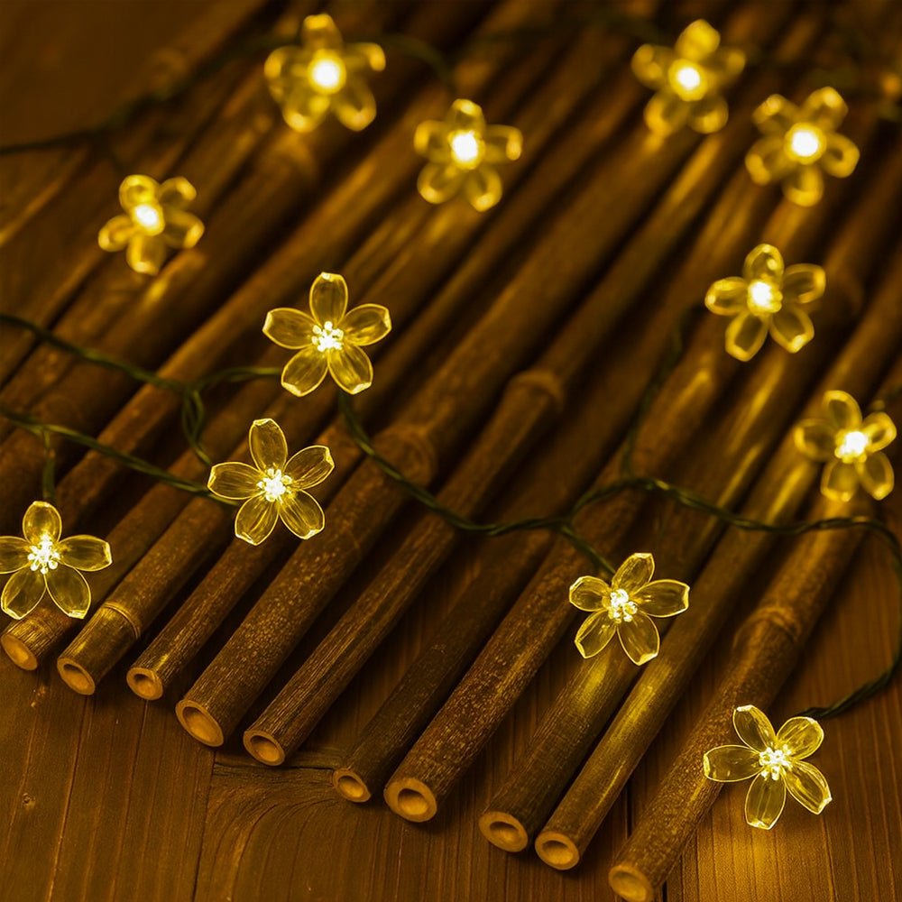 Dekorativ LED-lysslynge 2 meter med 30 blomster – Solcelledrevet –