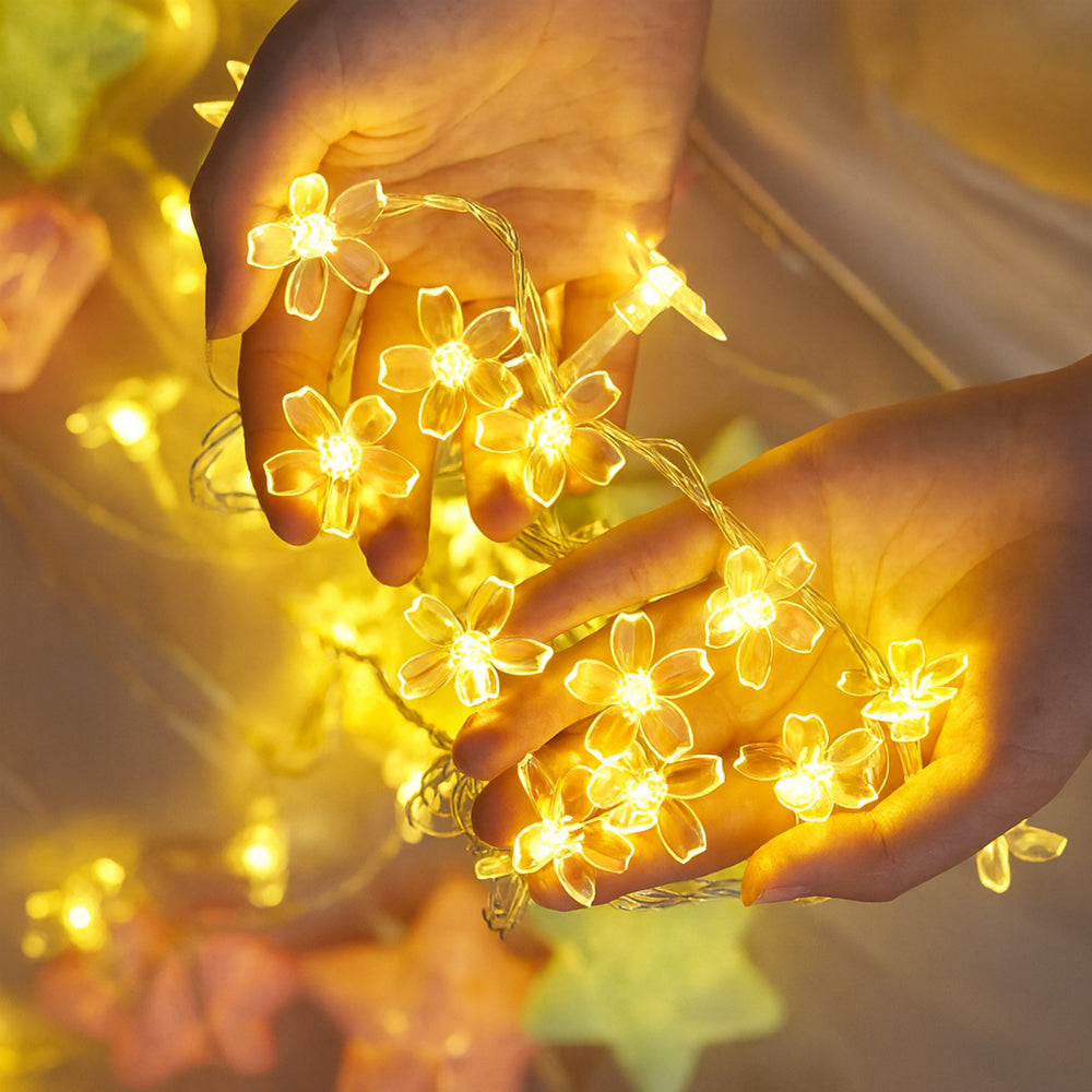 Dekorativ LED-lysslynge 2 meter med 30 blomster – Solcelledrevet –