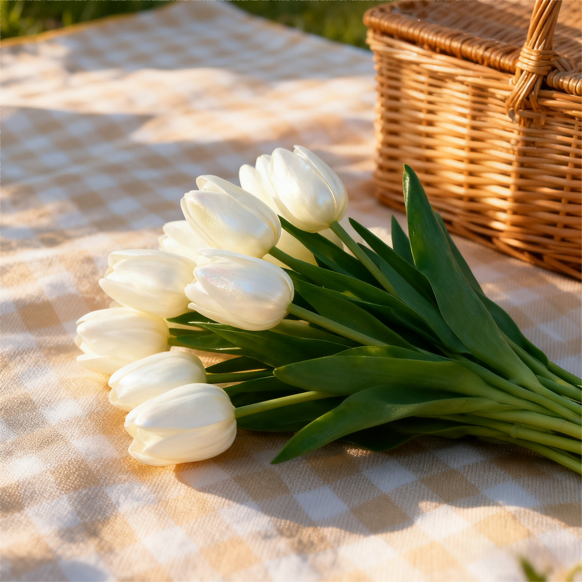 LED-tulipanbukett – 10 hvite tulipaner med varmt stemningslys