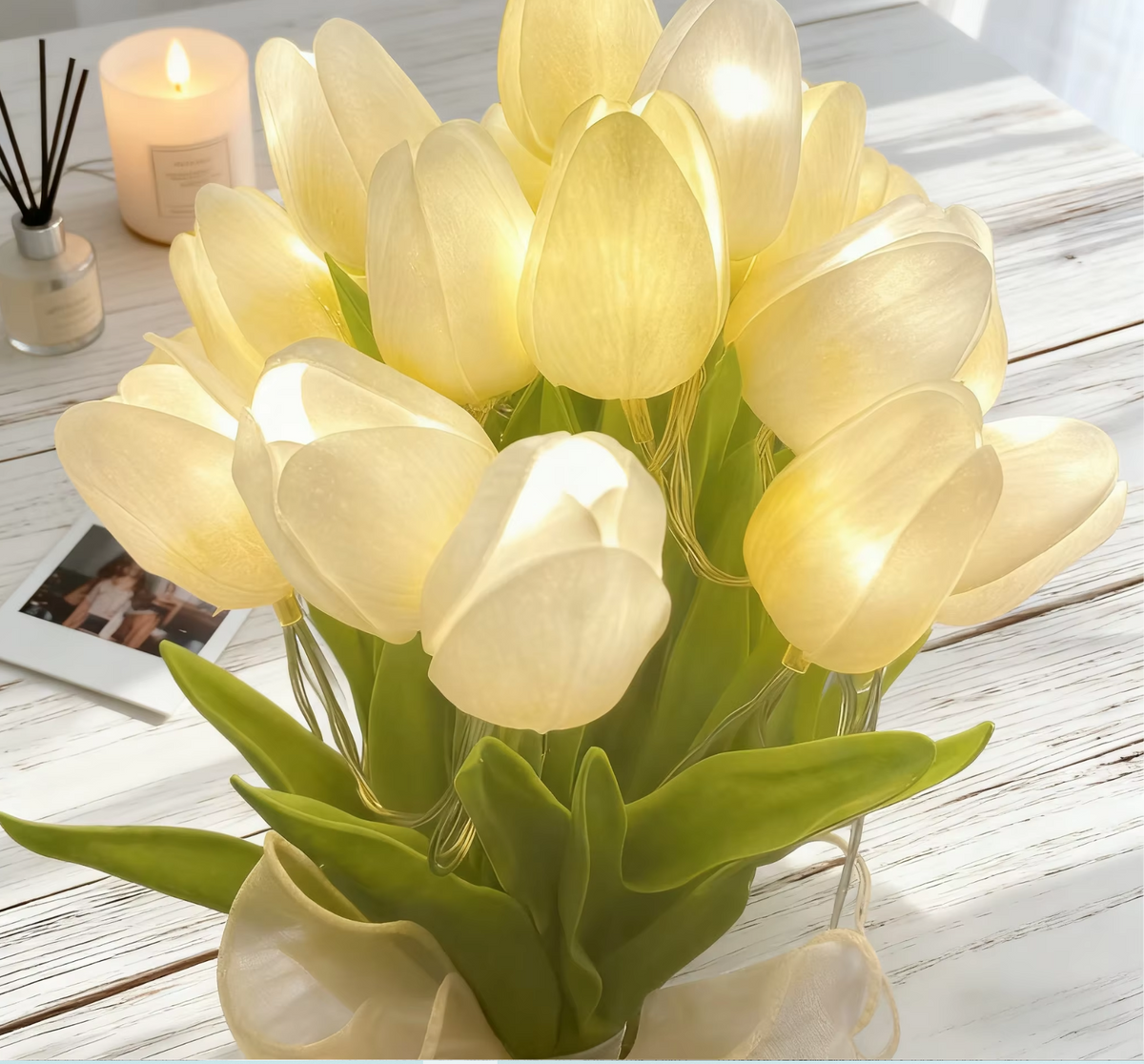 LED-tulipanbukett – 10 hvite tulipaner med varmt stemningslys