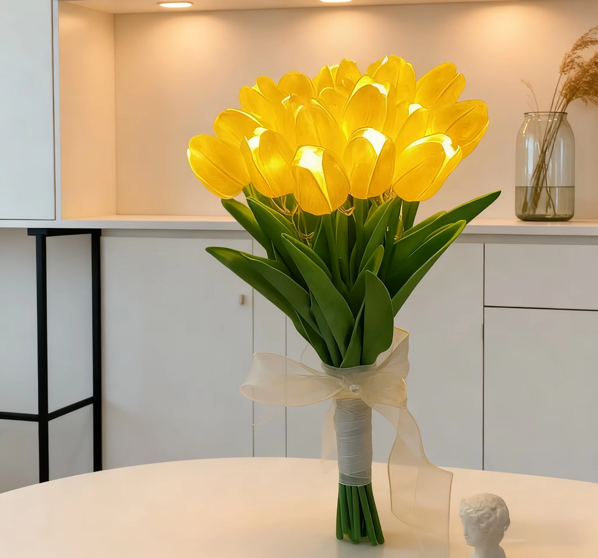 LED-tulipanbukett – 10 hvite tulipaner med varmt stemningslys