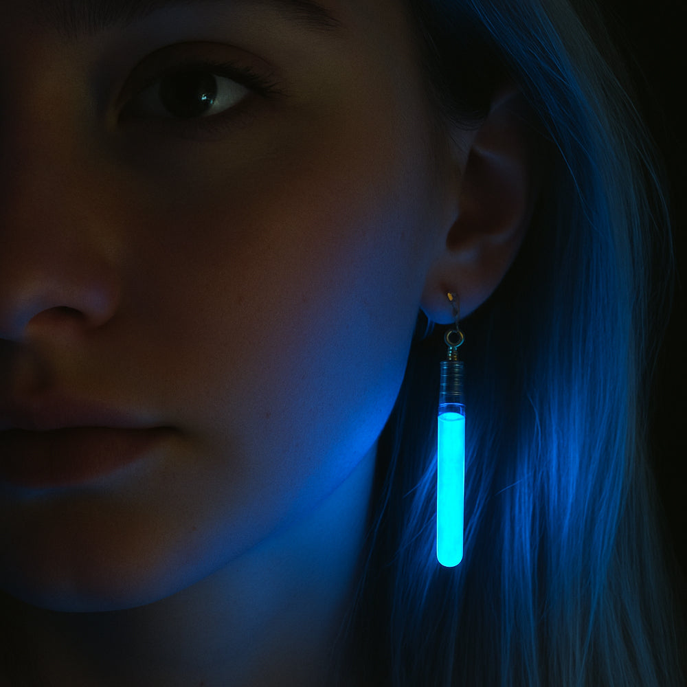 Glow-in-the-dark øredobber – Skru opp lyset og festen!
