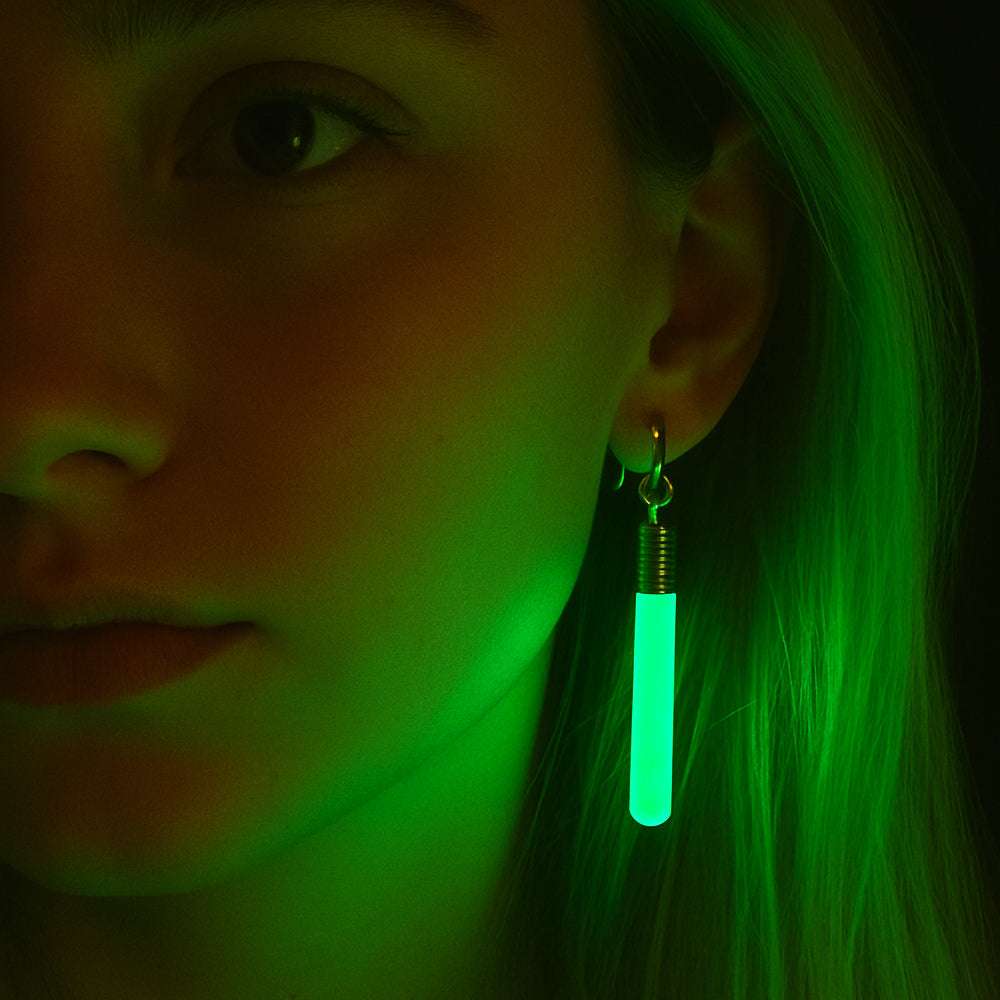 Glow-in-the-dark øredobber – Skru opp lyset og festen!