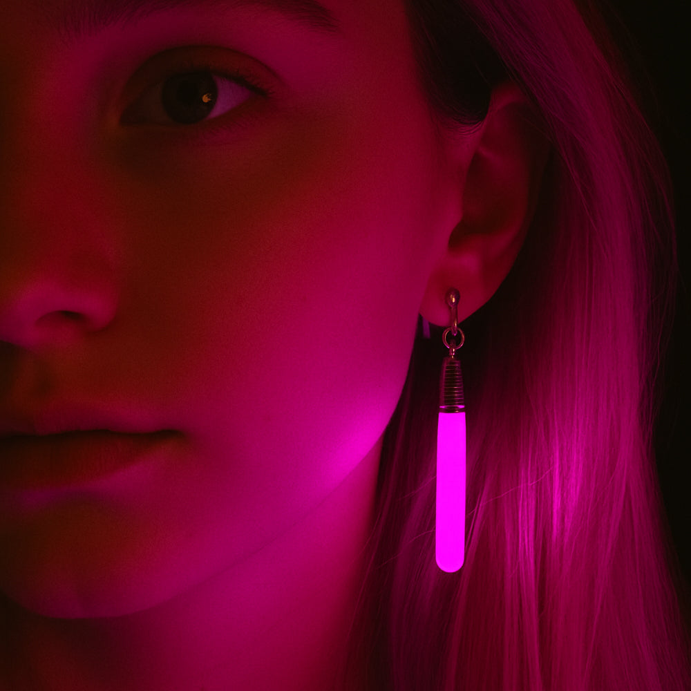 Glow-in-the-dark øredobber – Skru opp lyset og festen!
