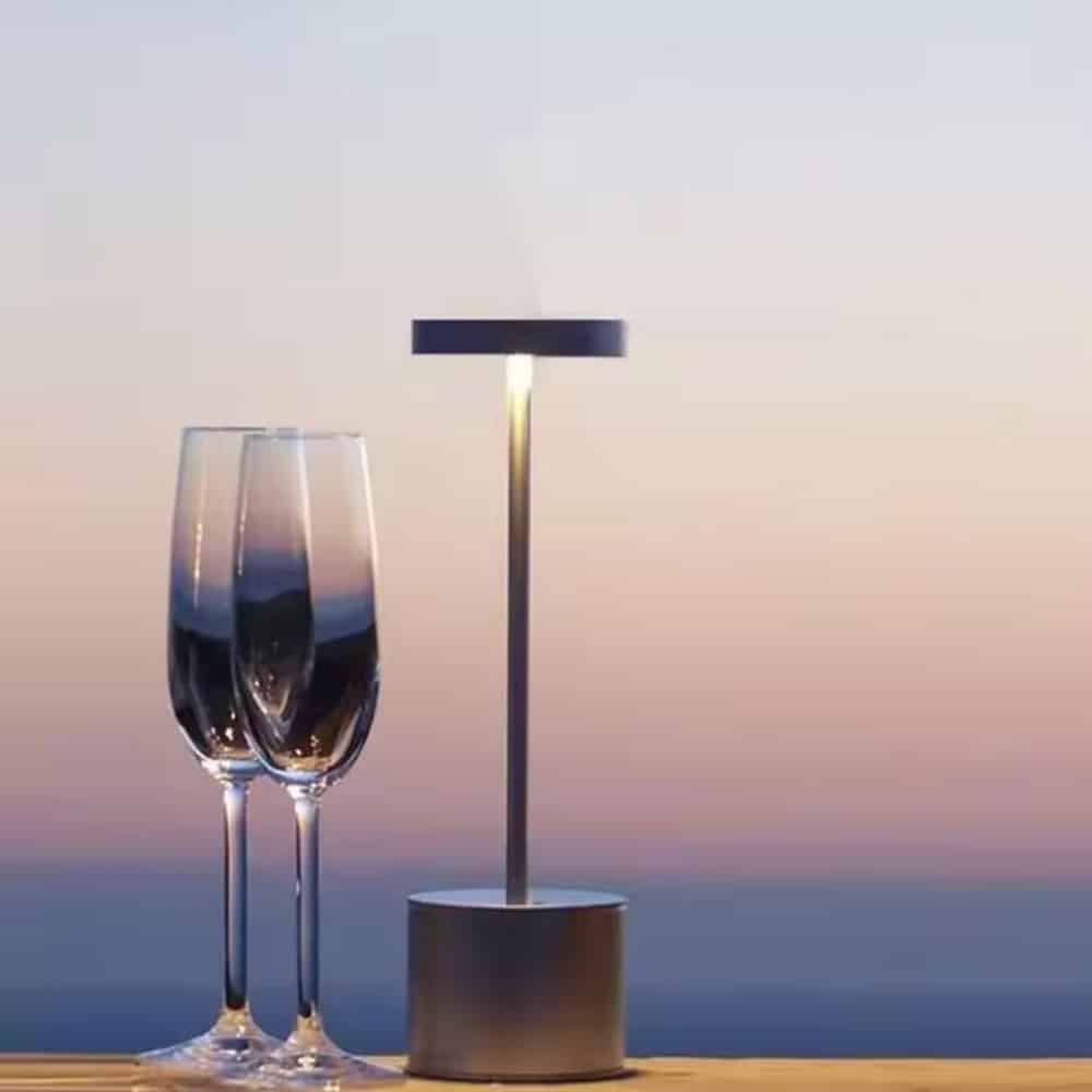 LED Bordlampe – Moderne og Minimalistisk