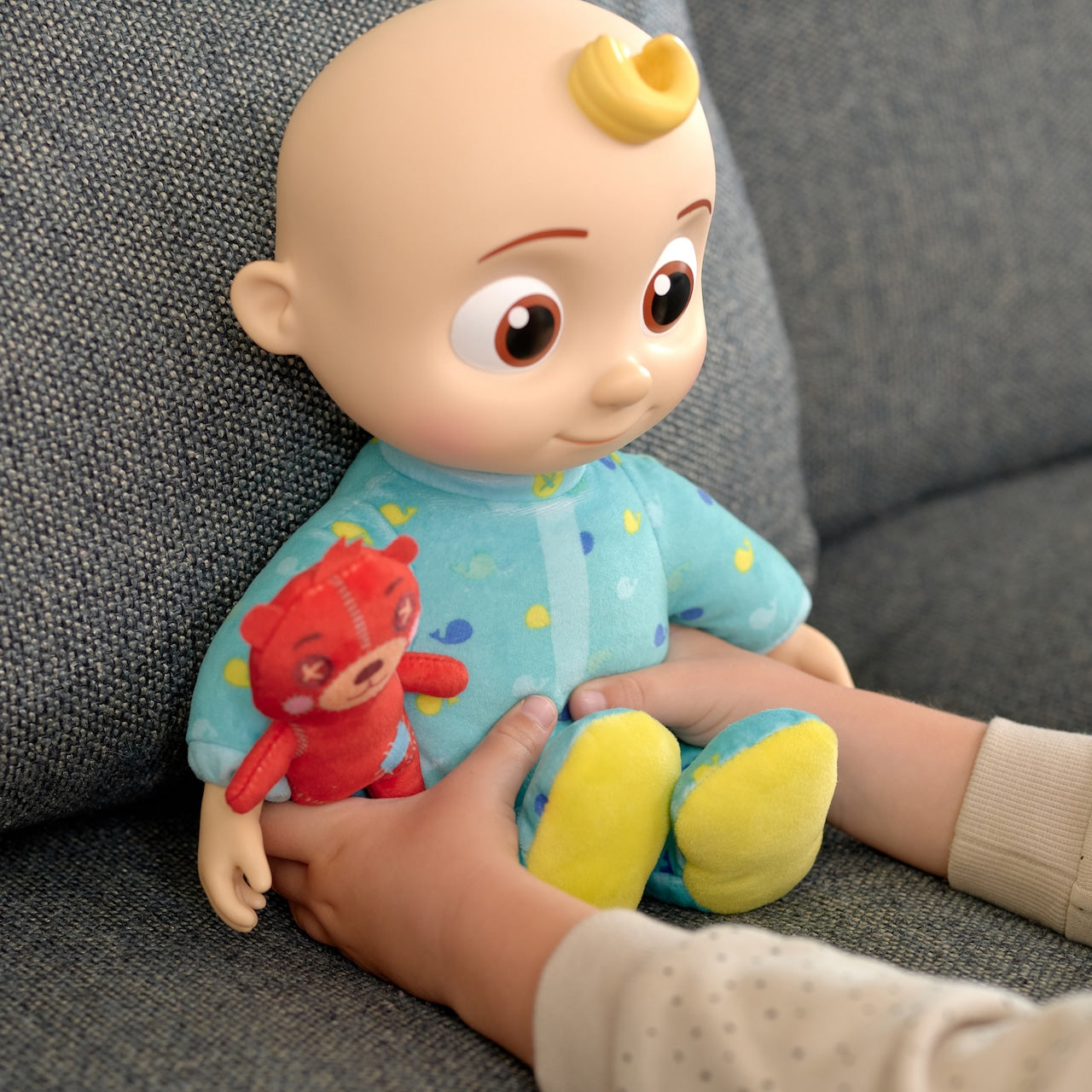 Cocomelon JJ Syngende Dukke – Norsk Tale
