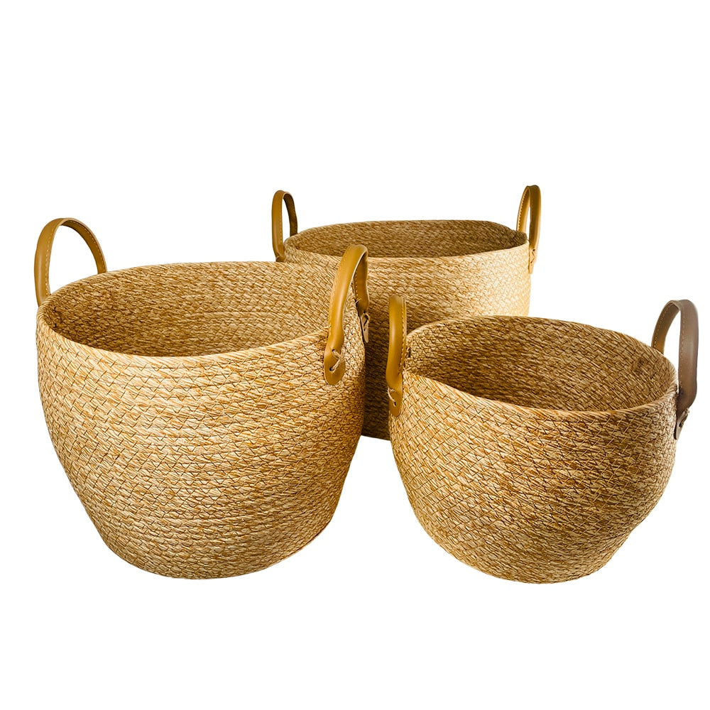 Flettede kurver 3 stk. i sjøgress med kunstlærhåndtak (diameter 31, 28 og 25 cm)