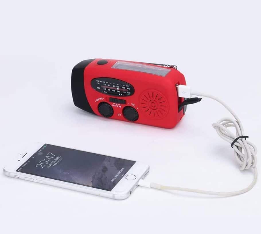 Nødradio FM/AM med innebygde solceller, lommelykt, powerbank og håndsveiv