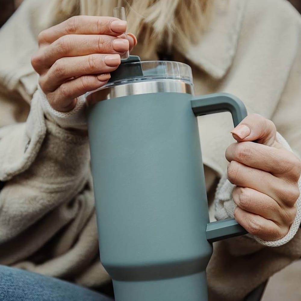 Tumbler termokopp 1200 ml med håndtak, lokk og sugerør