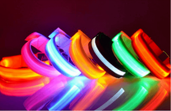 Løbearmbånd med LED-lys så du er sikker i trafikken